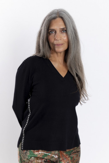 Jersey BMB & Co. Lastik básico negro cuello pico