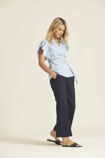 Camisa cruzada mujer volantes Oky celeste