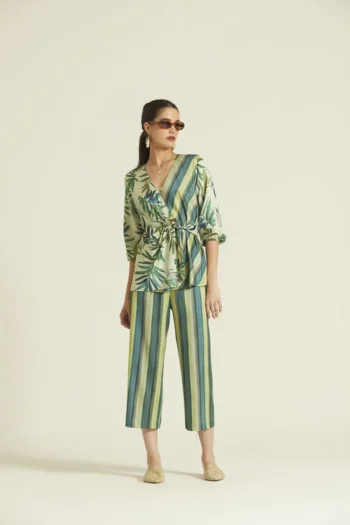 Top cruzado mujer estampado botánico Oky verde