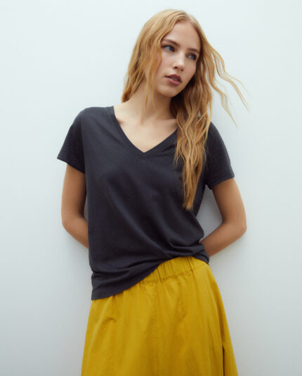camiseta básica de mujer Andam gris cuello pico