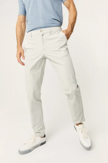 Pantalón técnico elástico hombre beige Pertegaz cómodo resistente a la arruga y con tejido flexible de fácil plancha.