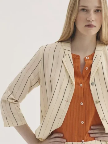 Chaqueta de rayas mujer Nice Things color crudo con botones de nácar