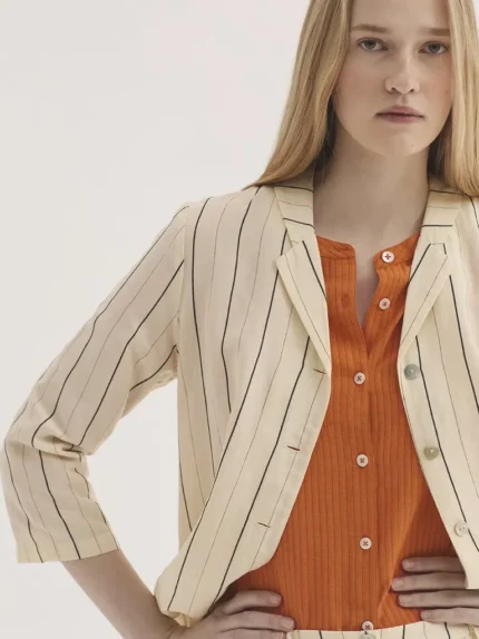 Chaqueta de rayas mujer Nice Things color crudo con botones de nácar